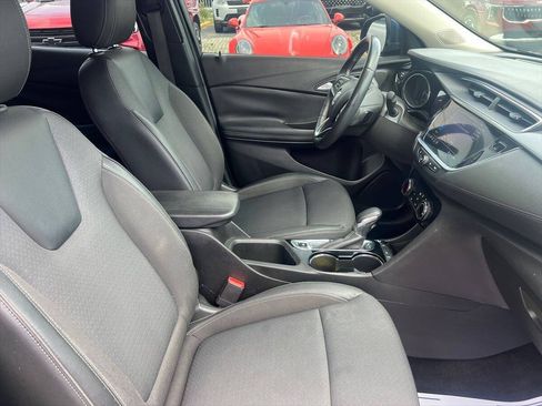 Used 2022 Buick Encore GX Preferred w/ Cold Weather Comfort Package FWD image 8