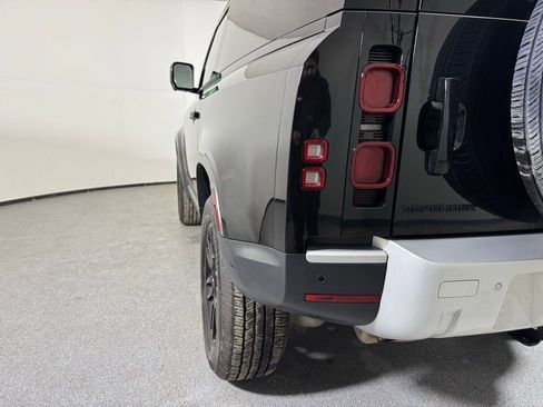 Used 2024 Land Rover Defender 90 S image 9