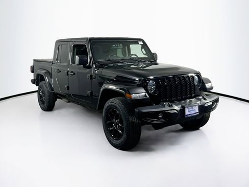 Used 2022 Jeep Gladiator Sport image 3
