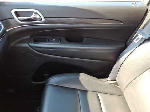 Used 2022 Jeep Grand Cherokee Limited image 29