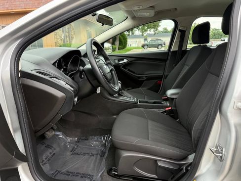 Used 2016 Ford Focus SE w/ Reverse Sensing Package FWD image 10