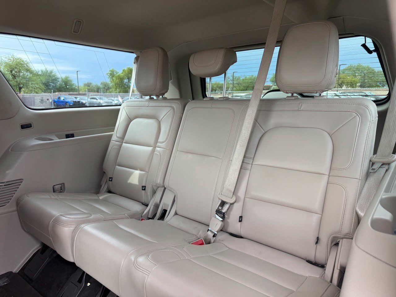 Used 2021 Lincoln Navigator L Reserve AWD/4WD image 9