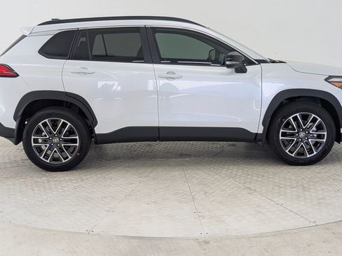 Used 2026 Toyota Corolla Cross XLE image 8