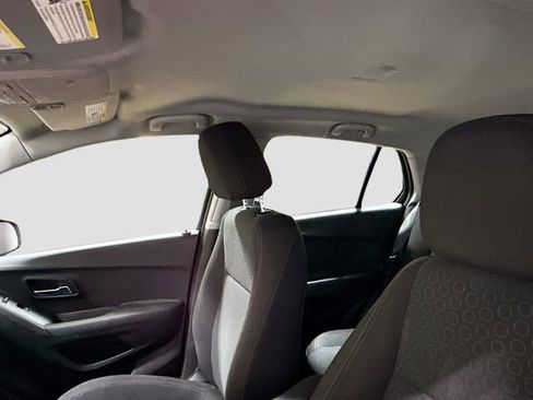 Used 2019 Chevrolet Trax LS image 17