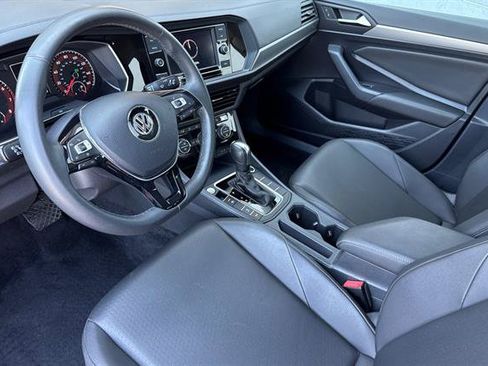 Used 2020 Volkswagen Jetta SE w/ SE Cold Weather Package FWD image 9