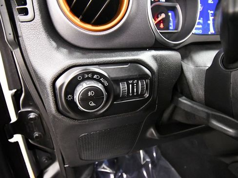 Used 2020 Jeep Gladiator Mojave AWD/4WD image 19