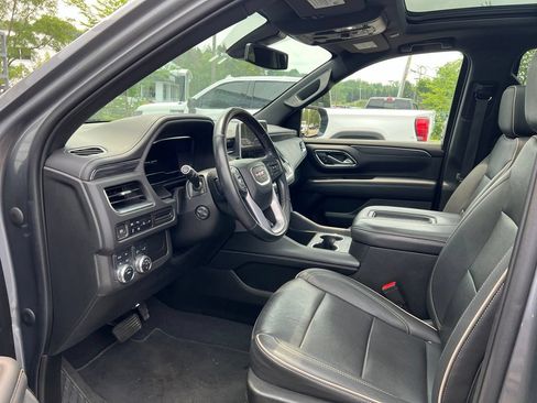Used 2022 GMC Yukon XL SLT w/ SLT Premium Package AWD/4WD image 5