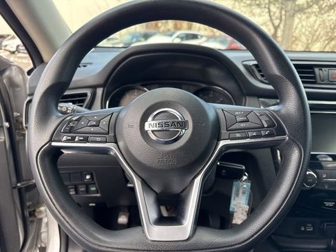 Used 2018 Nissan Rogue S image 9