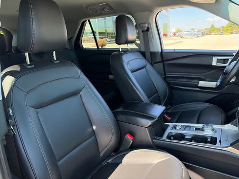Used 2023 Ford Explorer XLT w/ Equipment Group 202A AWD/4WD image 12