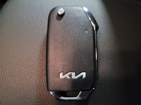 Used 2025 Kia Soul LX image 32