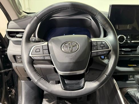 Used 2023 Toyota Highlander Limited image 25