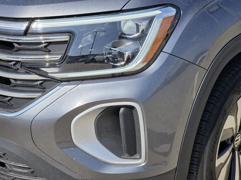 Used 2025 Volkswagen Atlas SE FWD image 6