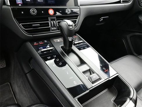 Used 2024 Porsche Macan w/ Premium Plus Package image 11