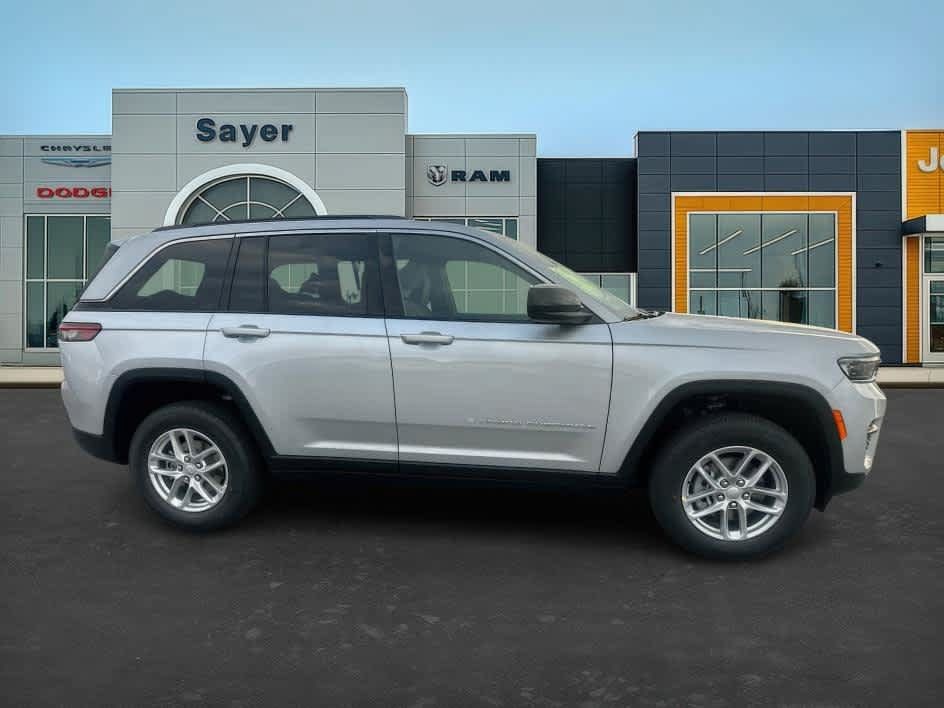 New 2025 Jeep Grand Cherokee Laredo X w/ Trailer Tow Package AWD/4WD image 2