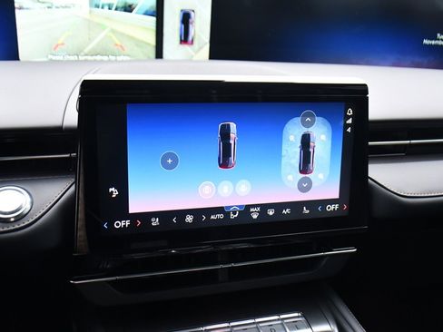 Used 2026 Lincoln Nautilus Premier w/ Jet Appearance Package image 28