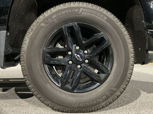 Used 2021 Chevrolet Silverado 1500 LT Trail Boss w/ Convenience Package II image 3