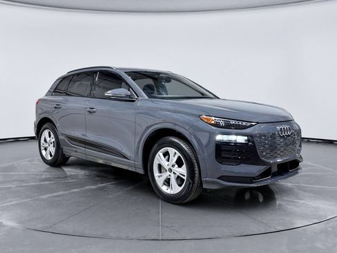 Used 2025 Audi Q6 e-tron Premium Plus w/ Premium Plus RWD image 4