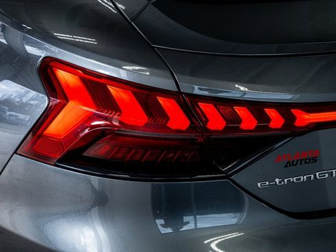 Used 2022 Audi e-tron GT Premium Plus image 22