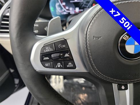 Used 2022 BMW X7 M50i w/ Dynamic Handling Package image 21