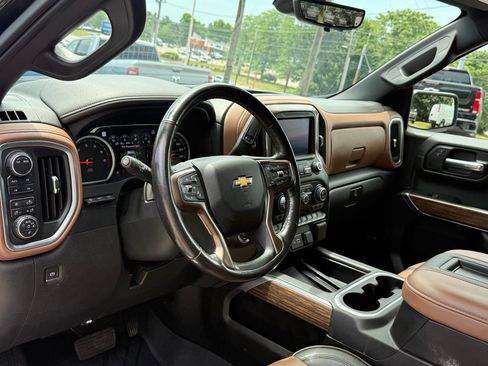 Used 2022 Chevrolet Silverado 1500 High Country w/ Technology Package AWD/4WD image 11