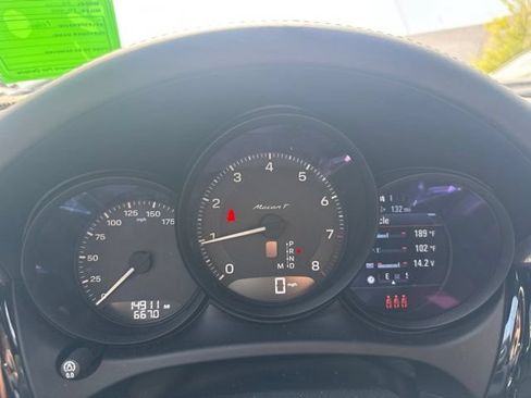 Used 2025 Porsche Macan Turbo AWD/4WD image 18