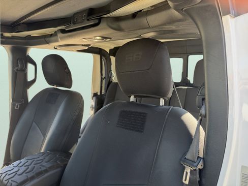 Used 2020 Jeep Gladiator Overland image 18