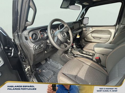 Used 2025 Jeep Gladiator Mojave w/ Safety Group image 15