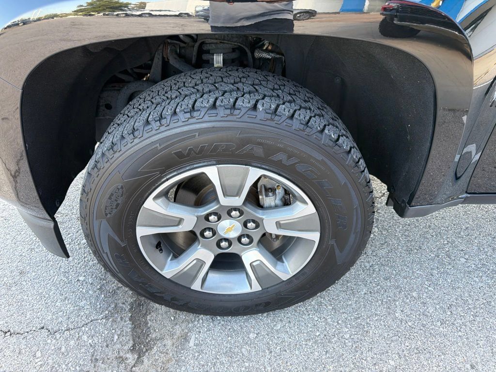 Used 2019 Chevrolet Colorado Z71 AWD/4WD image 9
