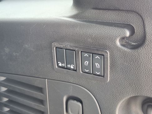 Used 2018 GMC Yukon XL SLT w/ Premium Edition image 39