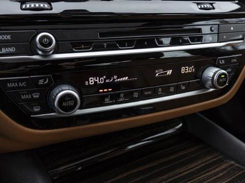 Used 2017 BMW 530i xDrive image 19