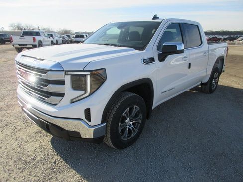 New 2026 GMC Sierra 1500 SLE image 10