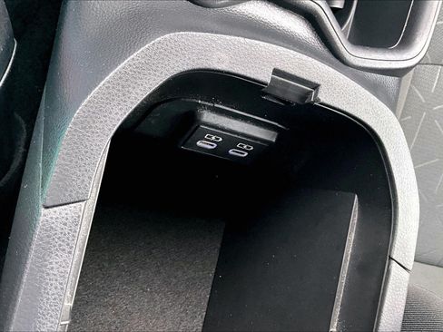 Used 2024 Toyota RAV4 XLE FWD image 31