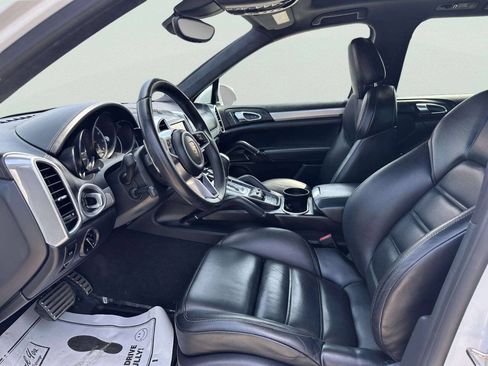 Used 2015 Porsche Cayenne Turbo AWD/4WD image 9