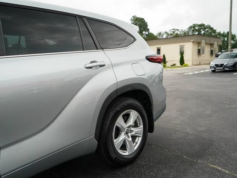 Used 2023 Toyota Highlander LE AWD/4WD image 22
