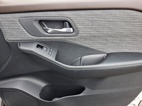 Used 2023 Nissan Rogue SV FWD image 10