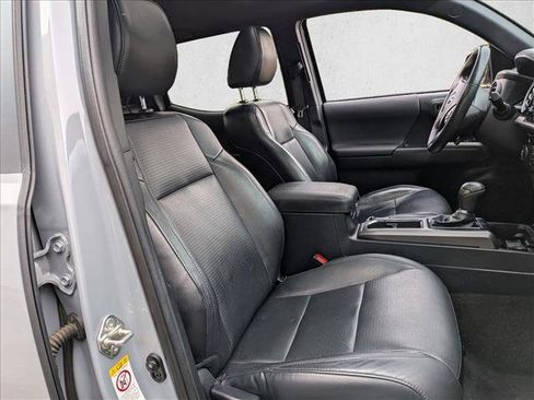 Used 2018 Toyota Tacoma TRD Off-Road image 20