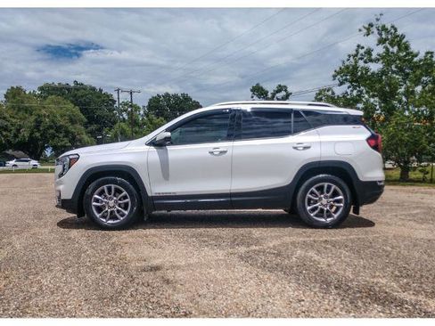 Used 2022 GMC Terrain SLT FWD image 2