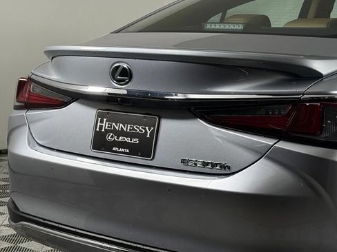 Used 2025 Lexus ES 300h w/ Technology Package FWD image 16