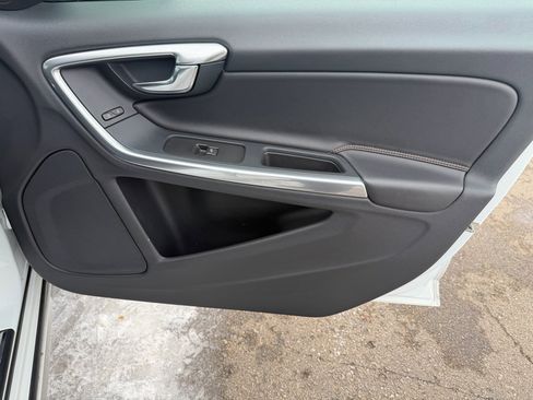 Used 2016 Volvo V60 T5 Cross Country Platinum w/ Climate Package image 20