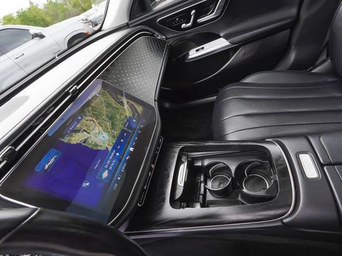 Used 2025 Mercedes-Benz E 350 4MATIC Sedan image 27