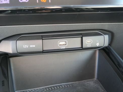 Certified 2023 Kia Niro EX image 20