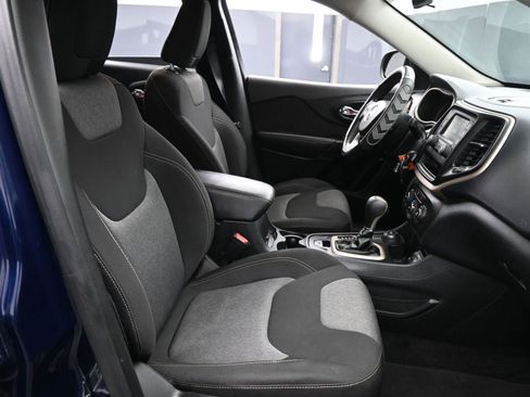 Used 2016 Jeep Cherokee Sport image 13