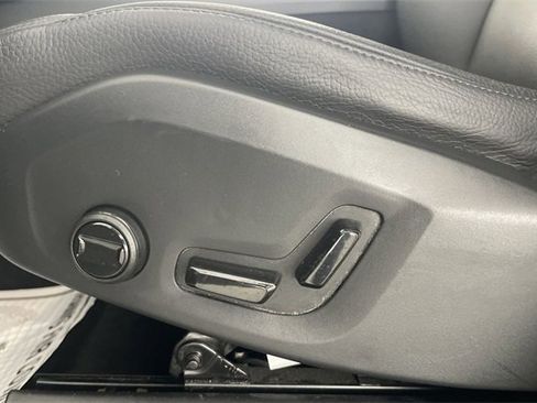 Used 2023 Volvo XC60 B5 Plus image 35