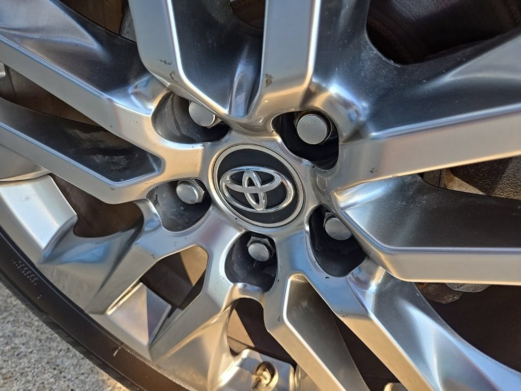 Used 2019 Toyota RAV4 Limited w/ Cold Weather Package AWD/4WD image 29