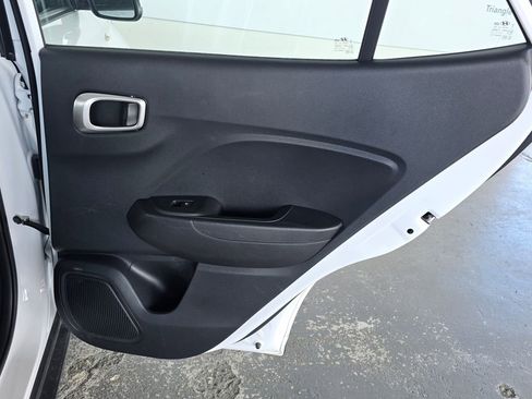 Used 2025 Hyundai Venue SE image 19