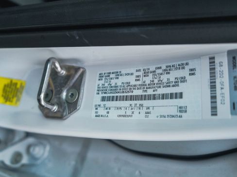 Used 2019 Ford Escape SE image 40