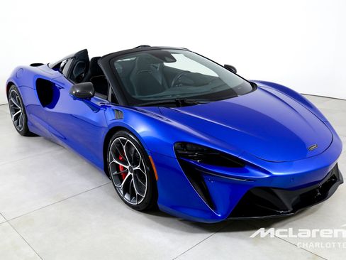 Used 2025 McLaren Artura Spider image 4