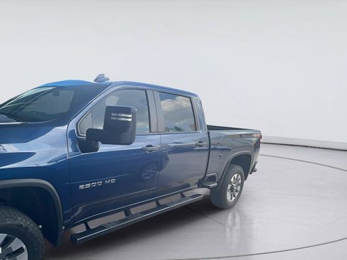 Used 2023 Chevrolet Silverado 2500 Custom w/ Custom Value Package AWD/4WD image 2