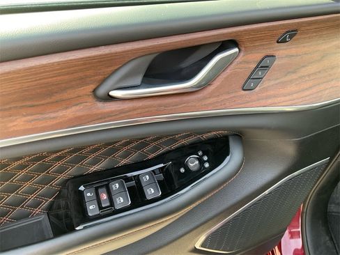 Used 2025 Jeep Grand Cherokee Summit image 34