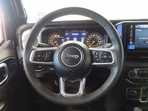 Used 2024 Jeep Wrangler Sahara image 7